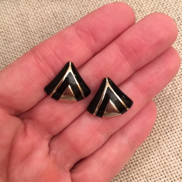 Vintage AVON Triangle Black Enamel Earrings Goldtone 1984 - Picture 12 of 13